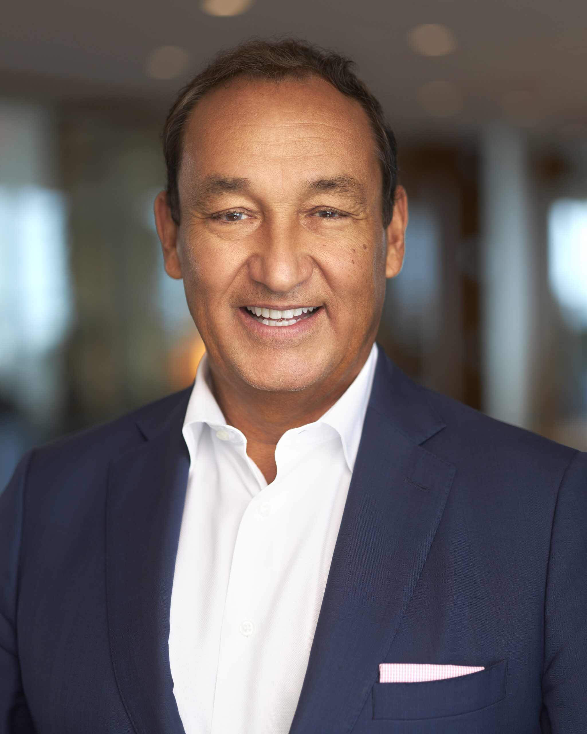 Read more about the article Author Event: Former United Airlines CEO Oscar Munoz